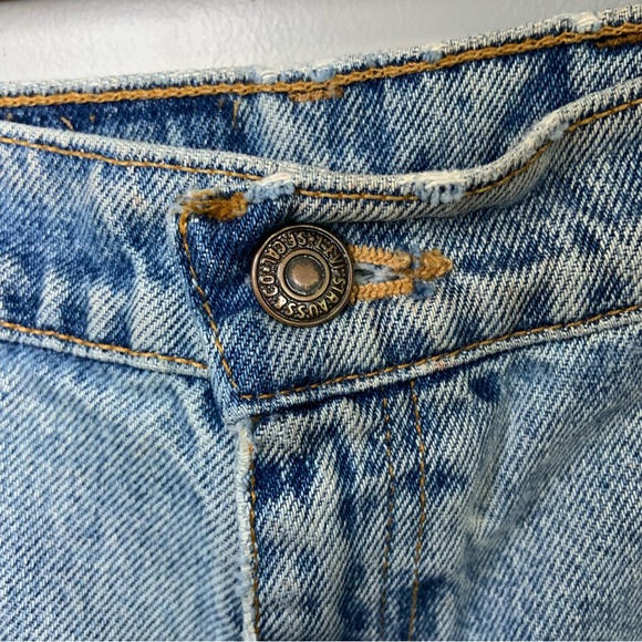 Levi’s High Waisted Cut Off Jean Shorts - Picture 4 of 4